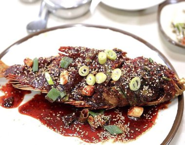 Lezzetli Asya yemeklerinin yakın görüntüsü