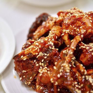 Kore yemeği tavuk pilav ve susam.