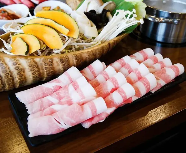 Lezzetli Asya yemeklerinin yakın görüntüsü