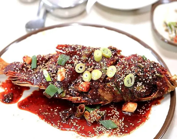 Lezzetli Asya yemeklerinin yakın görüntüsü