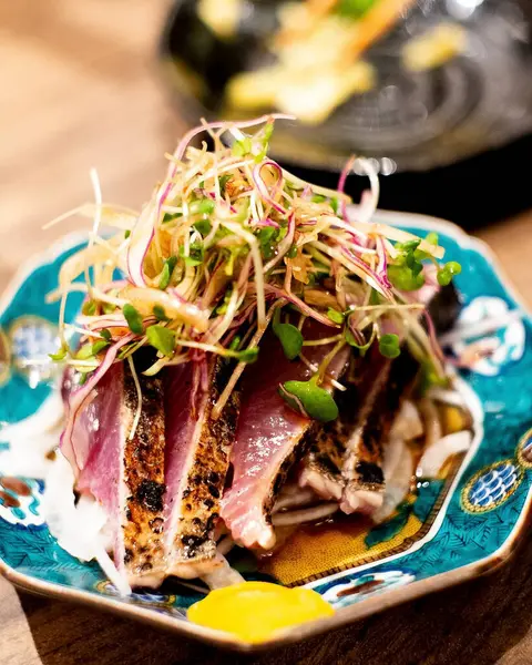 Salata ve sebzeli ton balığı.