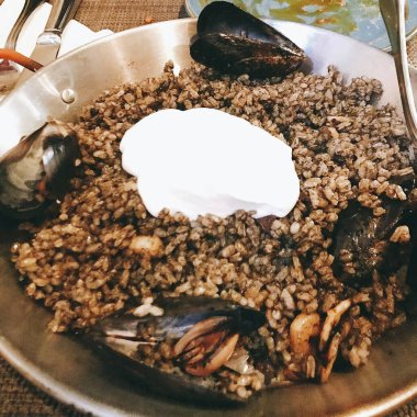 Lezzetli Asya yemeklerinin yakın görüntüsü