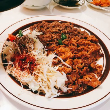 Lezzetli Asya yemeklerinin yakın görüntüsü