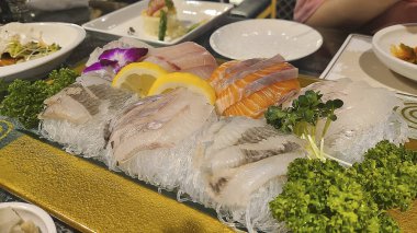 Lezzetli Asya yemeklerinin yakın görüntüsü