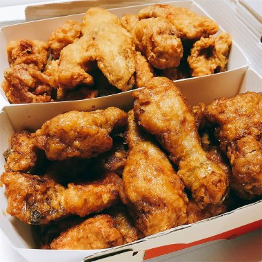 Soslu tavuk kanadı.