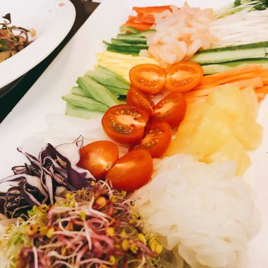 Taze deniz ürünleri, sebzeler, meyveler...