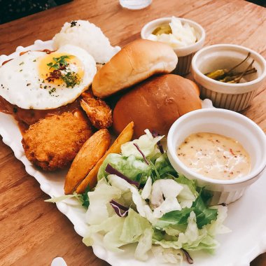 Lezzetli Asya yemeklerinin yakın görüntüsü