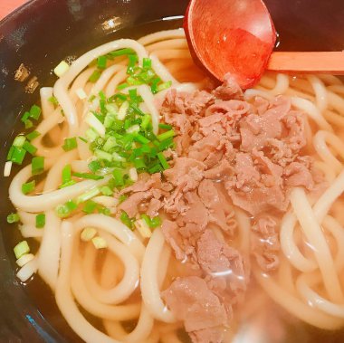 Domuz etli Japon eriştesi ve biftek çorbası.