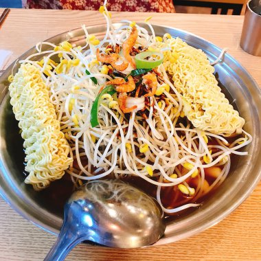 Lezzetli Asya yemeklerinin yakın görüntüsü