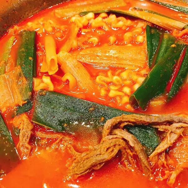 Etli çorbanın mutfak fotoğrafı.