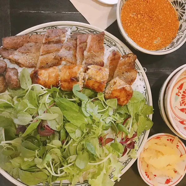 Lezzetli Asya yemeklerinin yakın görüntüsü