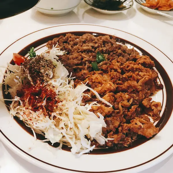 Lezzetli Asya yemeklerinin yakın görüntüsü