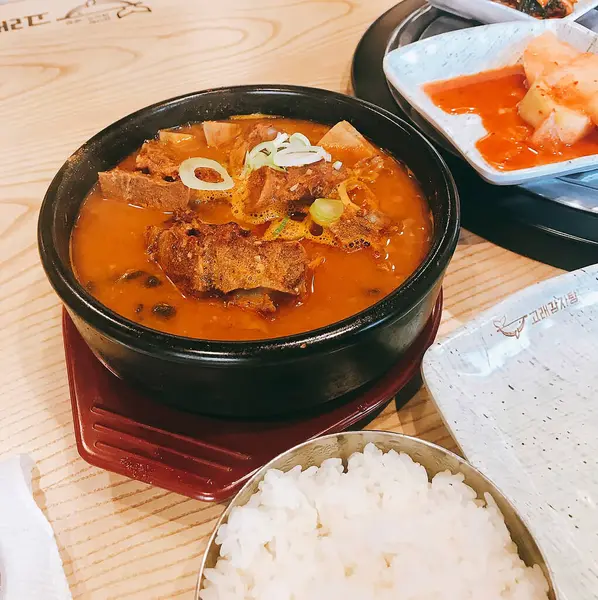 Lezzetli Asya yemeklerinin yakın görüntüsü