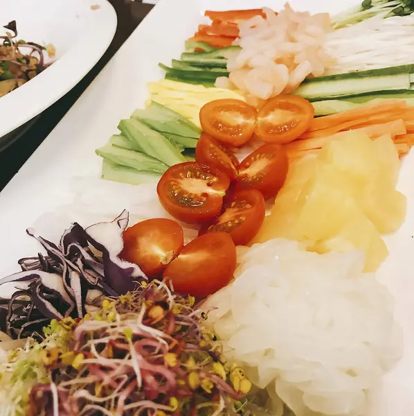 Taze deniz ürünleri, sebzeler, meyveler...