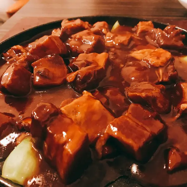 Lezzetli Asya yemeklerinin yakın görüntüsü