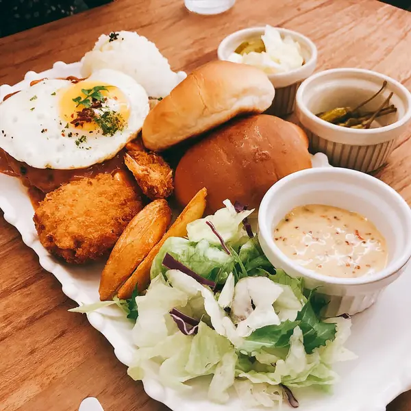 Lezzetli Asya yemeklerinin yakın görüntüsü