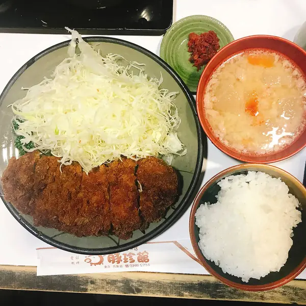 Lezzetli Asya yemeklerinin yakın görüntüsü