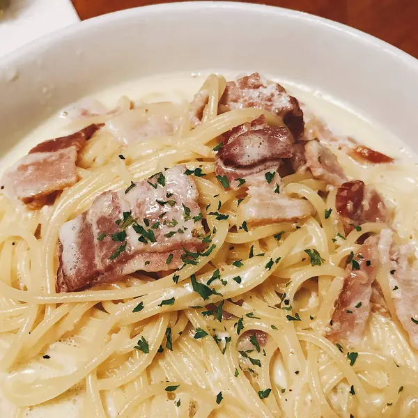 Etli makarna ve pastırma.