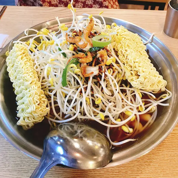 Lezzetli Asya yemeklerinin yakın görüntüsü