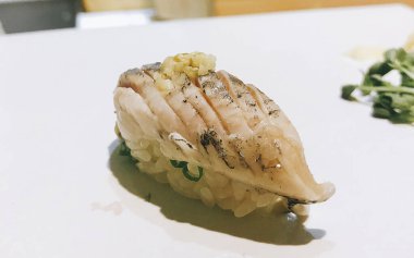 Lezzetli Asya yemeklerinin yakın görüntüsü