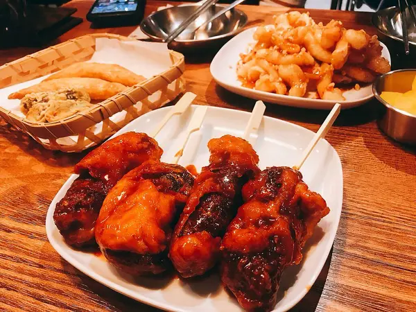 Lezzetli Asya yemeklerinin yakın görüntüsü