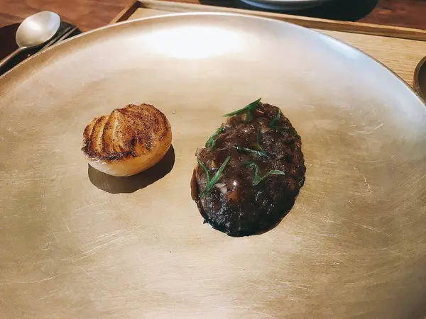 Kızarmış tavuğun mutfak fotoğrafı.