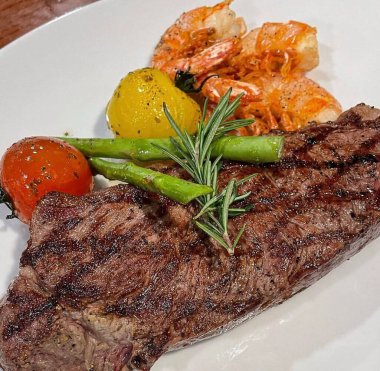 lezzetli biftek ile kuşkonmaz, yakın çekim