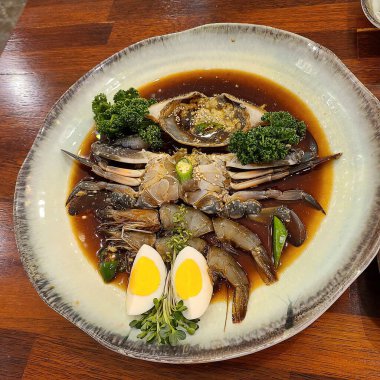 Bir deniz ürünleri tabağı fotoğrafı.