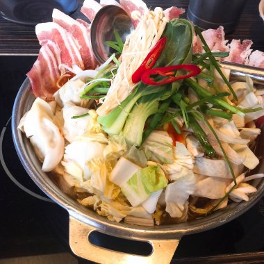 Lezzetli Asya yemeklerinin yakın görüntüsü