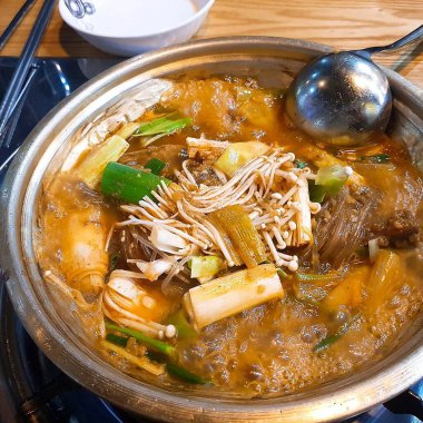 Lezzetli Asya yemeklerinin yakın görüntüsü