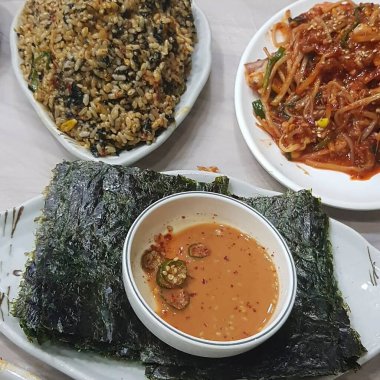 Lezzetli Asya yemeklerinin yakın görüntüsü