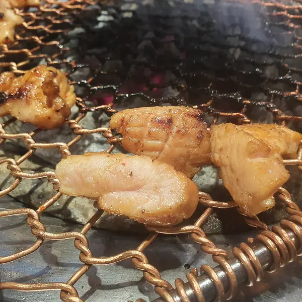 Acı biberli kızarmış balık.