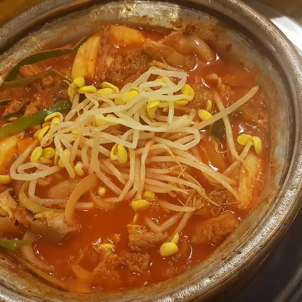 Lezzetli Asya yemeklerinin yakın görüntüsü