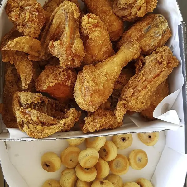 Tavuk kanadı, tavuk kanadı ve kızarmış tavuk.