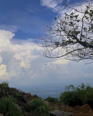 Sabahleyin dağların manzarası