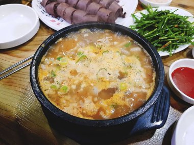 Lezzetli Asya yemeklerinin yakın görüntüsü