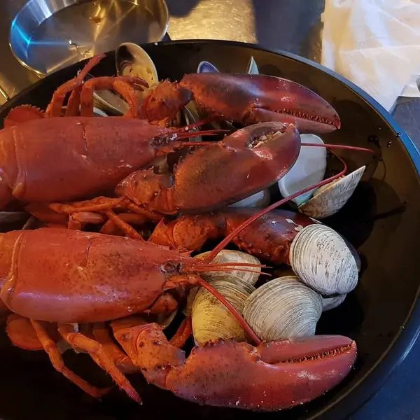 Pazarda taze deniz ürünleri