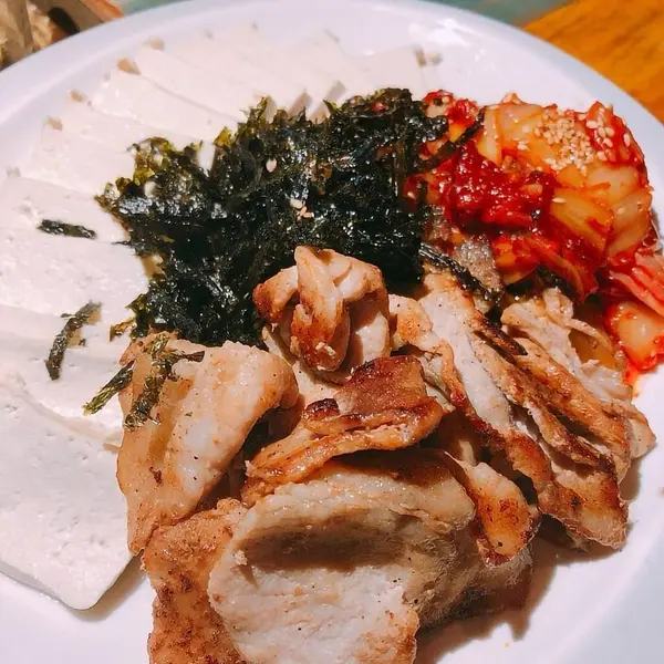 Kore yemeği, pirinç ve sebze.