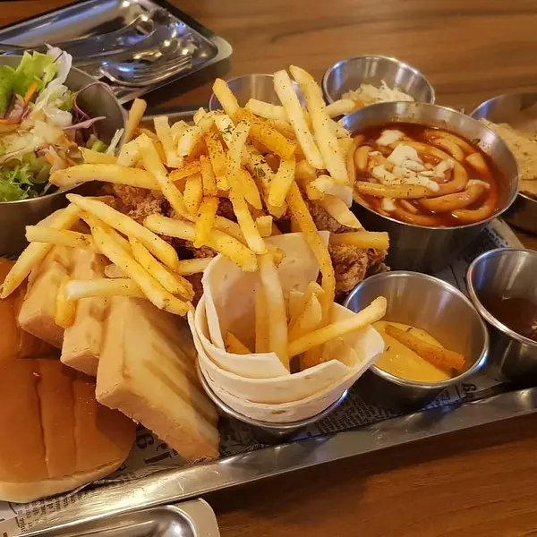 Lezzetli Asya yemeklerinin yakın görüntüsü