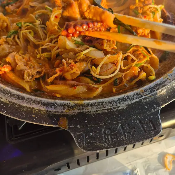 Lezzetli Asya yemeklerinin yakın görüntüsü