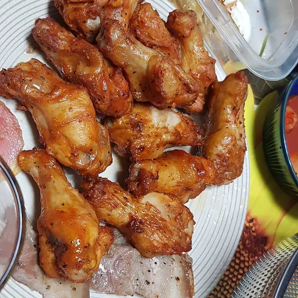 Sebze ve soslu ızgara tavuk.