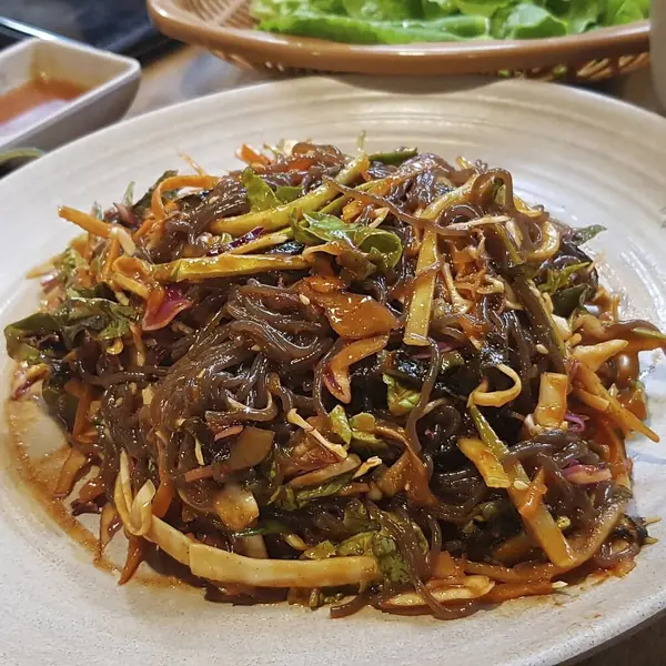 Karıştır - sebzeli ve baharatlı kızarmış şehriye