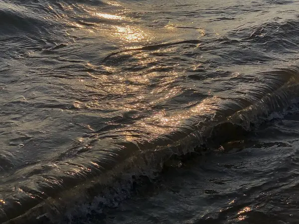 Sahilde güzel bir gün batımı