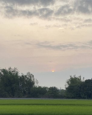 Dağlarda güzel bir gün batımı