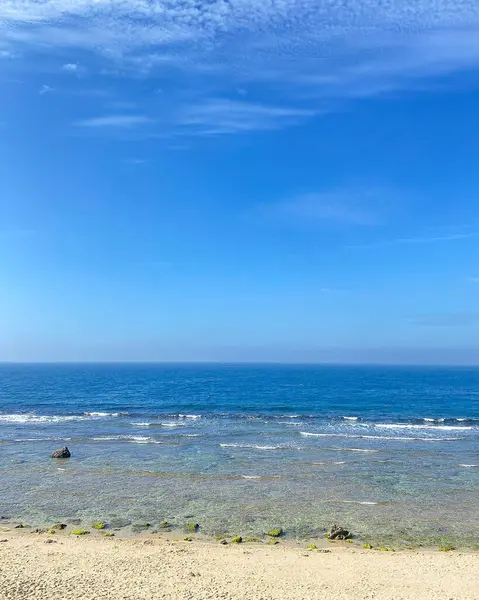 İsrail 'in kuzeyindeki Akdeniz kıyısında.