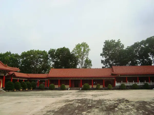 Sabah yasak şehrin tapınağı.