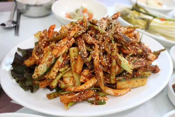 Lezzetli Asya yemeklerinin yakın görüntüsü