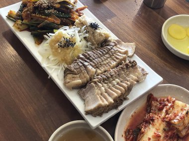 Lezzetli Asya yemeklerinin yakın görüntüsü