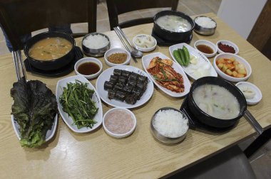 Lezzetli Asya yemeklerinin yakın görüntüsü