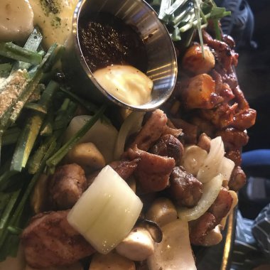 Lezzetli Asya yemeklerinin yakın görüntüsü